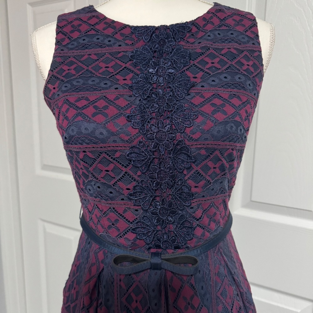 Geometric Lace Fit and Flare Dress Navy Burgundy Sleeveless Cocktail Size 0-2